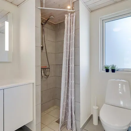 Сasa de vacaciones Preciosa Casa En Væggerløse Con Sauna