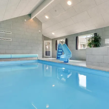 Сasa de vacaciones Preciosa Casa En Væggerløse Con Sauna Bøtø By